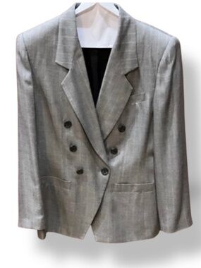 Le Suit Gray with Pin Stripes Blazer and Skirt Fully Lined Suit Sz 10